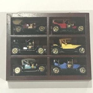 NWOT 7 Piece Vintage Car Collection with Display Case